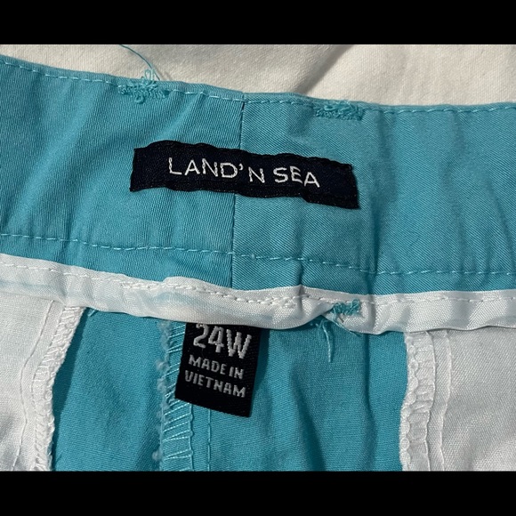 Women’s plus size shorts - Picture 3 of 4